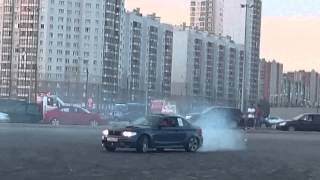 Дрифт на парковке около Леруа Мерлен Санкт-Петербург BMW/Drifting on parking in Saint-Petersburg BMW