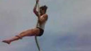 STRONG GIRL DESTROYS ROPE CLIMB | Chrissie | Bondi Beach