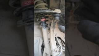 Замена шаровой опоры верхнего рычага на Mitsubishi Galant 8