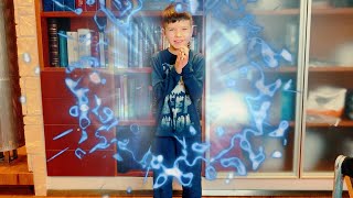 Денис нашел СПИННЕР и открыл ПОРТАЛ! Игра в Прятки. Kids pretend play hide and seek!