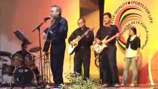 The Singing Deputy DG