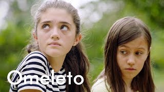 2 sisters goof around on a summer day until their cousins come over. Then priorities change. | Verde
