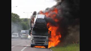 Cars exploding in Car Transporter Lorry fire - M2 Motorway, Kent, UK:Canon 5DII Video