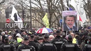 France: Yellow Vests clash with police at anti-vaxx, anti-gov protest in Paris