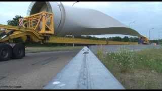 Speciaal transport windmolenwieken.