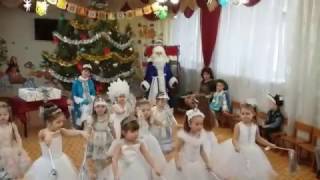 Новогодний Утренник в детском саду Дед Мороз дарит подарки Игры Видео для детей