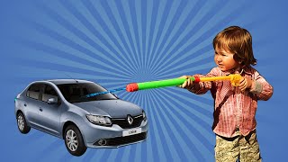 Мальчик моет машину водяным пистолетом  \ Boy washing a car with a water pistol МанкитуИгры#1