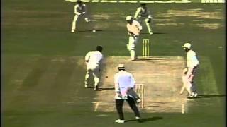The day Waqar trolled Atherton- hilarious!!! Bet you havent seen this before!