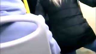 Драка блондинки с брюнеткой в автобусе