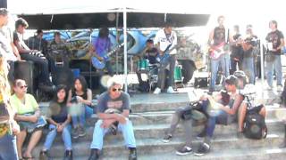 "phoenix empire" con un cover de bob dylan y a la vez de gun´n roses en el cultural...