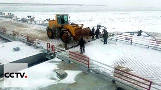 Начала работать переправа между китайским городом Тунцзян и селом Нижнеленинское в России