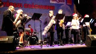 Fanfara Liceului de Muzica colinda in PIata Unirii din Cluj