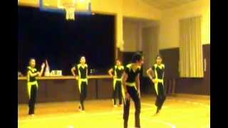 GIMNASIA RITMICA MUJERES JOVENES DEL BARRIO SAN CRISTOBAL