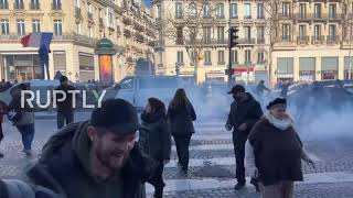 France: Riot police use tear gas to disperse "freedom convoy" protesters in Paris