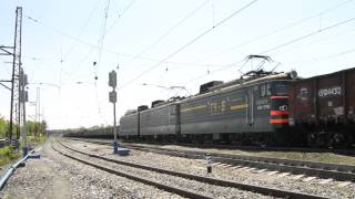 Электровоз ВЛ11-376/120Б с грузовым поездом