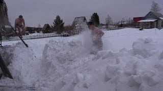 Русская баня зимой. С купанием в снегу.