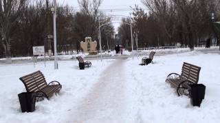 Аллея Влюблённых, построенная во время войны в Молодогвардейске, ЛНР..