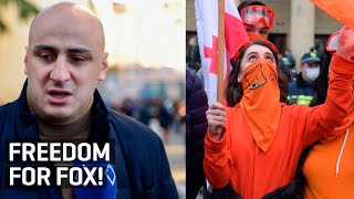 თავისუფლება მელიას: ენმ-ის მხარდამჭერებმა სასამართლოსთან აქცია გამართეს