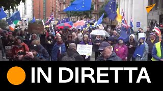 Manchester: protesta degli attivisti del movimento 'Rejoin the EU'