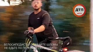 Еду с вело ДТП, где мужчина без шлема в коме в бсмп, на грани. 

Через переход переезжает это чудо и
