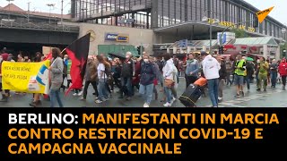Berlino: manifestanti in marcia contro restrizioni Covid-19 e campagna vaccinale