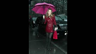 Molly Sims` Legs and Feet in Tights 2