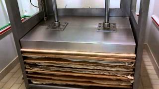 LAKIDIS PASTIRMA PRESS PR700 in operation - ΛΑΚΙΔΗΣ ΠΡΕΣΑ ΠΑΣΤΟΥΡΜΑ PR700 παραγωγή
