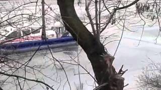 Запорожье.Кривая бухта.Катер патруля ломают лед.