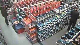 В Оренбурге мужчина украл кроссовки в магазине