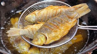 【小穎美食】炸小魚，放麵粉和澱粉都是大錯，教你一招，金黃酥脆，涼了不回軟