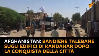 #Afghanistan: bandiere talebane sugli edifici di #Kandahar dopo la conquista della città
