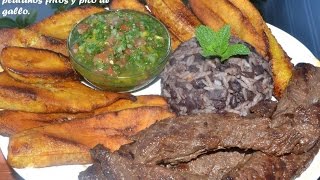 Rica comida Nicaraguense (Carne asada con gallo pinto y maduros )