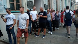 Очередь у посольства: граждане Беларуси голосуют на выборах президента в Москве