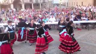 Danzas en II Cata Popular CantaCatavinos en Peñaranda de Duero