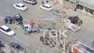 В Красноярске мужчину зажало между автомобилями после аварии