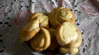 Дрожжевые булочки с творогом.