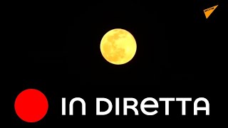 La Luna della Neve in cielo su Teheran
