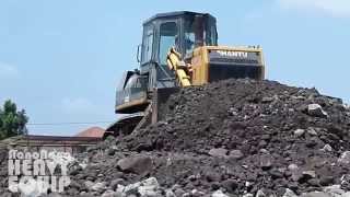 Dozer Shantui D22 Pushing Gravel