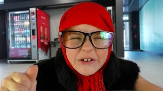 Бабушка прикольного поведения. Смешная сценка: "Покупка из Китая"