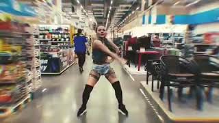 В Брянске девушка устроила горячие танцы   е  Лента  360p