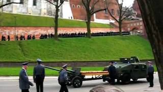 Kaczynski Carried into Wawel