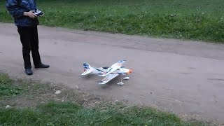 Авиамодели учимся летать и падать (новый самолетик)