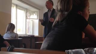 Веселый преподаватель