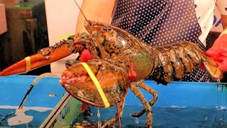 CUTTING BOSTON LOBSTER AT ZHUWEI FISH MARKET (TAIWAN)