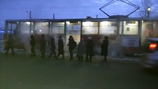 "На остановке "Университетская" в Бийске задымился трамвай" (Будни, 23.11.17г., Бийское телевидение)