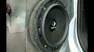 Kit duas vias Helix E62c , este dispensa o uso de subwoofer.