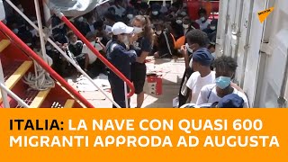 #Italia: la nave con quasi 600 #migranti approda ad #Augusta