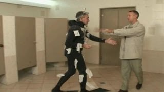 Розыгрыш в туалете!!!!  Такого Вы еще не видели))))