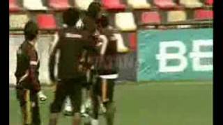 Arda Turan´dan Caner´e yumruk.işte kavga ani