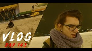 VLOG [Day 143]: КАТАЕМСЯ НА САНКАХ ПО ПАРКОВКЕ ?